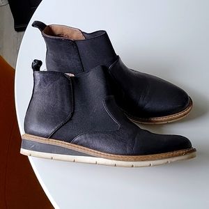 Kelly and Katie black booties sz 7.5